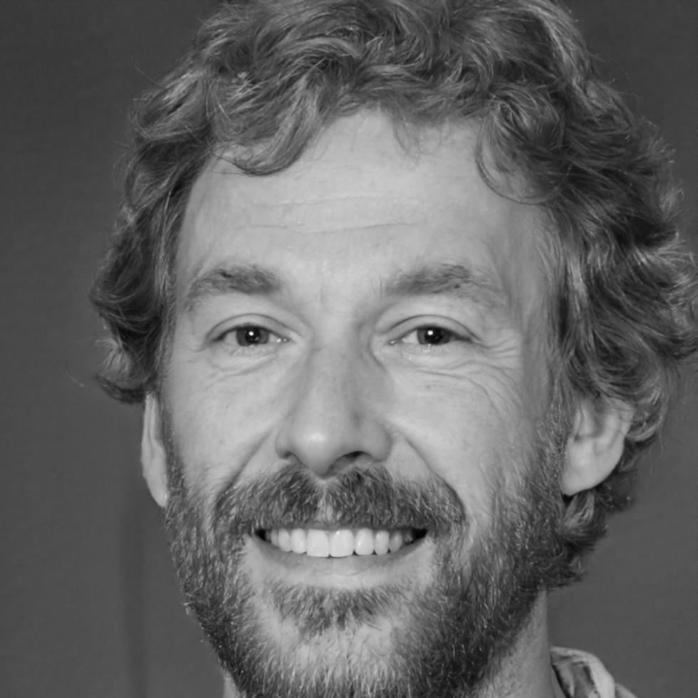 Casimir Dąbrowski, Senior Stability Consultant working with business owners on financial risk assessment